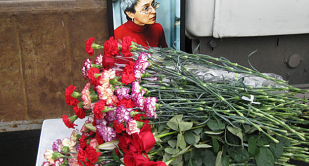 Москва, Чистопрудный бульвар. Митинг, посвящённый памяти убитой журналистки "Новой газеты" Анны Политковской, 7 октября 2009 года. Фото "Кавказского Узла"