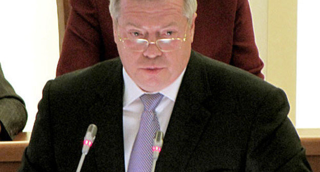 Василий Голубев на внеочередном заседании Законодательного собрания Ростовской области. Ростов-на-Дону, 21 мая 2010 года. Фото "Кавказского Узла"