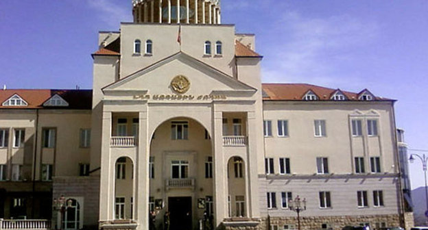 Здание Национального собрания (Парламента) Нагорно-Карабахской Республики в Степанакерте. Фото автора блога на "Кавказском узле" Альберта Восканяна, www.kavkaz-uzel.ru/blogs/929