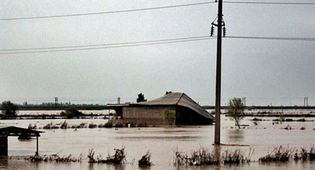 Азербайджан, затопленные дома в селе Сабирабад, 12 мая 2010 года. Турхан Каримов для "Кавказского Узла"