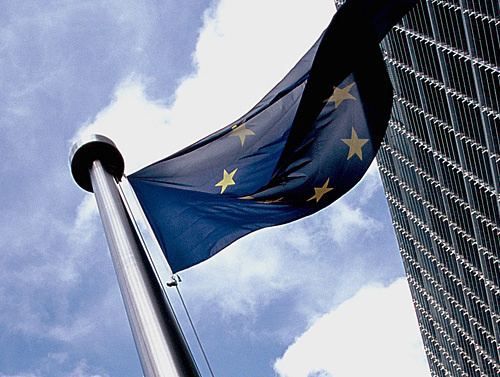 Флаг Евросоюза у здания Европейской комиссии в Брюсселе (Бельгия). Фото с сайта http://ru.wikipedia.org