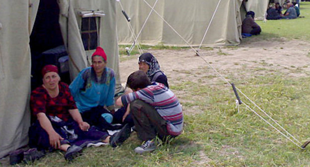 Палаточный лагерь в райцентре Сабирабад, для жителей затопленных районов Азербайджана. 12 мая 2010 года. Азер Исмаилов для "Кавказского Узла"