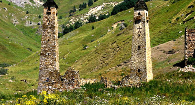 Ингушетия, родовые башни в селении Вовнушки. Фото с сайта http://ingushetia.org