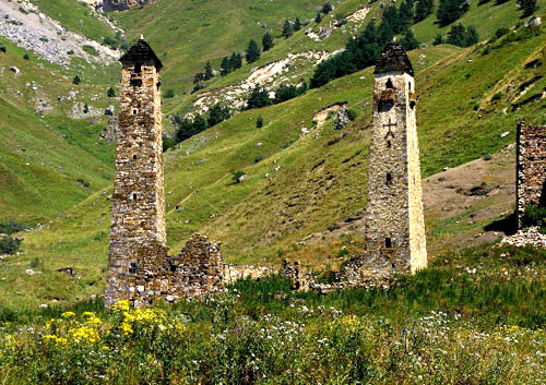 Ингушетия, родовые башни в селении Вовнушки. Фото с сайта http://ingushetia.org