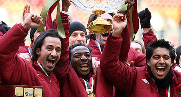 Обладатель Суперкубка России - 2010 футбольный клуб "Рубин". Москва, БСА "Лужники". Фото с сайта www.championat.ru, автор Александр Сафонов