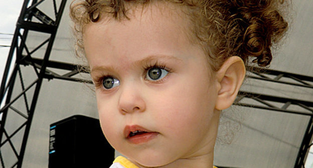 Участница праздника в честь Дня защиты детей в парке "Солнечный остров". Краснодар, 1 июня 2010 года. Фото "Кавказского Узла"