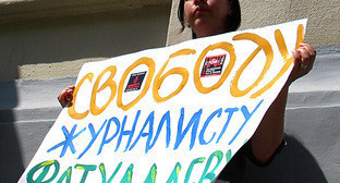 Представительница правозащитной организации "Международная амнистия" у посольства Азербайджана в Москве, 3 июня 2010 года. Фото "Кавказского Узла"