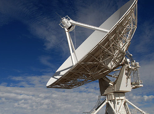 Параболическая антенна для приема и передачи программ спутникового телевидения и радио. Фото с сайта www.astronet.ru