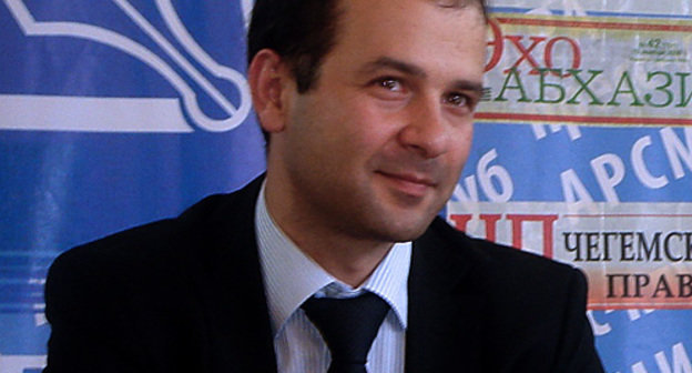 Министр иностранных дел Абхазии Максим Гвинджия. Сухум, 18 июня 2010 года. Фото "Кавказского Узла"