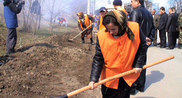 Уборка улиц города Грозного. Фото с сайта www.chechnyafree.ru