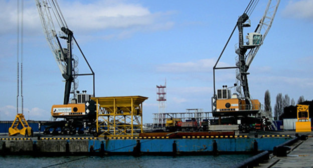 Строительство порта "Сочи Имеретинский". Имеретинская низменность, апрель 2010 года. Фото "Кавказского узла"