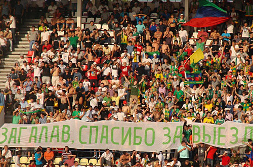 Болельщики "Анжи" протестуют против переноса игры "Анжи-Терек" из Дагестана в РСО-А. Владикавказ, 25 июля 2010 года. Фото: http://fc-alania.ru