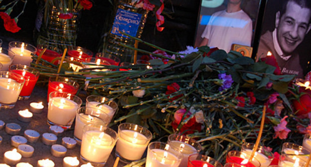 Акция памяти убитого в драке с чеченцами журналиста и болельщика Юрия Волкова. Москва, 14 июля 2010 года. Фото: http://kalantarov.livejournal.com