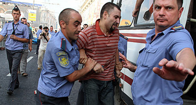 Разгон митинга в поддержку Статьи 31 Конституции РФ. Москва, Триумфальная площадь, 31 июля 2010 года. Фото: Норвежский Лесной (http://nl.livejournal.com)