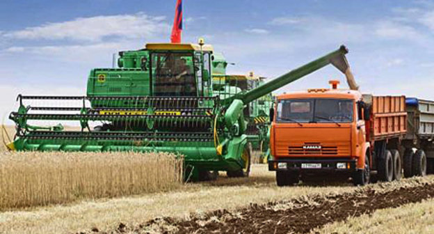 Уборка зерновых на полях Волгоградской области. Фото с сайта www.volganet.ru