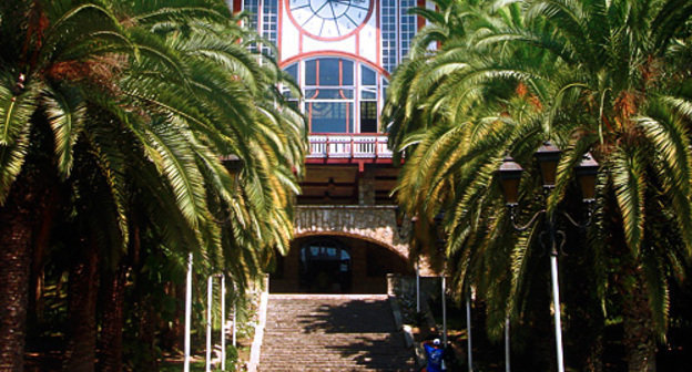 Визитная карточка Гагры - ресторан "Гагрипш". Абхазия, 10 августа 2010 года. Фото "Кавказского узла"