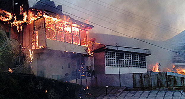 Пожар в селении Анчих Ахвахского района Дагестана. 5 августа 2010 года. Фото "Кавказского узла"