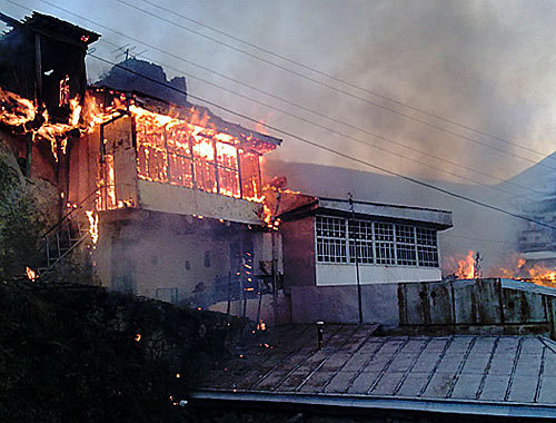 Пожар в селении Анчих Ахвахского района Дагестана. 5 августа 2010 года. Фото "Кавказского узла"