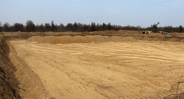 На строительной площадке первого казино в Азовском районе, 18 августа 2010 года. Фото "Кавказского узла"