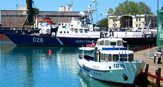 Морской катер "Гагра" в порту Сочи. Фото с сайта www.privetsochi.ru