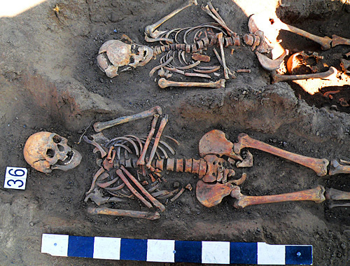 Погребение русских жителей золотоордынского города Бельджамен
(середина XIV века). Волгоградская область, июль 2010 года. Фото "Кавказского узла"