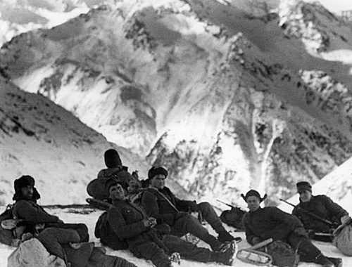 Немецкие солдаты на Кавказе, 22 декабря 1942 года. Фото с сайта http://ru.wikipedia.org