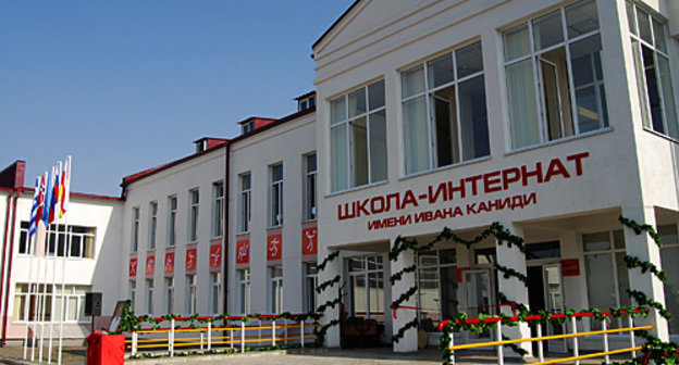 Северная Осетия, Беслан. Школа-интернат имени Ивана Каниди, 6 сентября 2010 года. Владимир Иванов для "Кавказского узла"