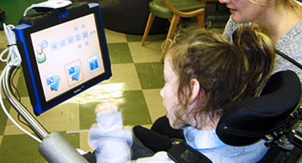 Специальное рабочее место для обучения детей-инвалидов. Фото с сайта http://bsn.irk.ru