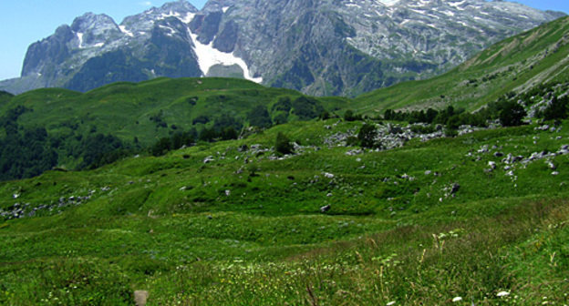 Вид на гору Фишт, "тропа тридцатки". Адыгея, август 2010 года. Фото "Кавказского узла"