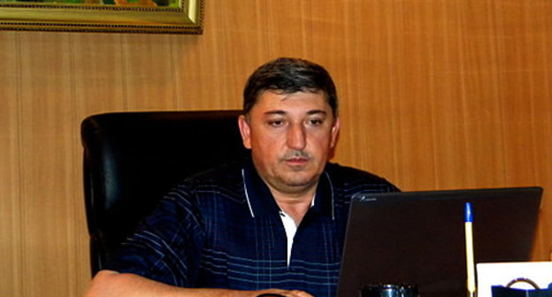 Макшарип Аушев незадолго до гибели в своем кабинете в офисе в Назрани. 12 октября 2009 года. Фото "Кавказского узла"