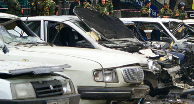 Последствия теракта возле Центрального рынка Владикавказа на улице Джанаева, 9 сентября 2010 года. Фото "Кавказского узла"