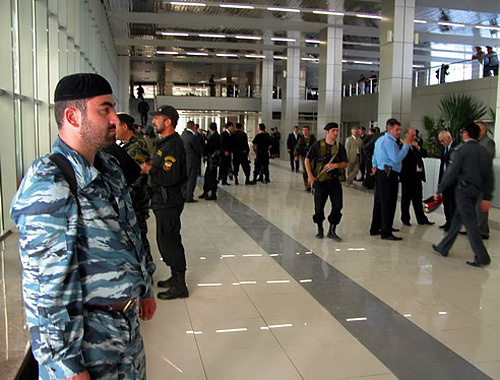 В аэропорту Грозного, Чечня. Фото с сайта www.chechnyafree.ru