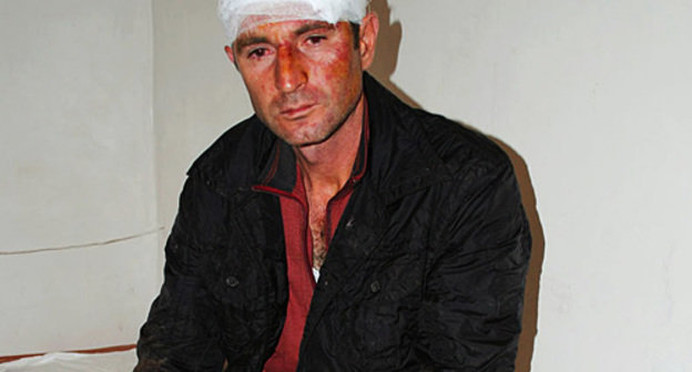 Манкули Ламазов, доверенное лицо кандидата в собрание Ахтынского района Ш. Мухурова, в больнице. Дагестан, 1 октября 2010 года. Фото "Кавказского узла"