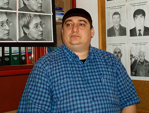 Руководитель правозащитной организации "Машр" Магомед Муцольгов. Карабулак, 7 октября 2010 года. Фото "Кавказского узла"