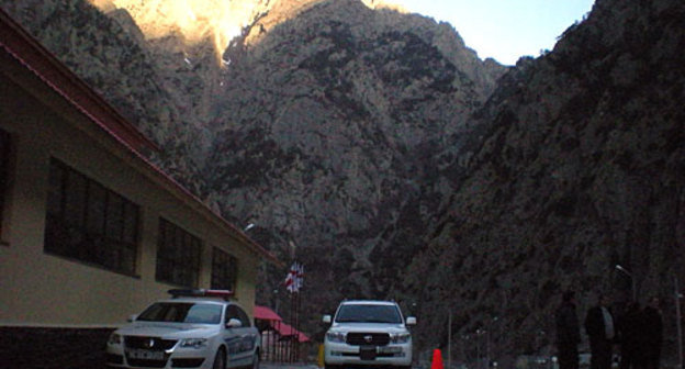 КПП "Верхний Ларс", 1 марта 2010 года. Фото "Кавказского узла"