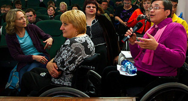 Каждый кинопоказ фестиваля "Кино без барьеров" сопровождается дискуссией и обсуждением увиденного. Фото "Кавказского узла"