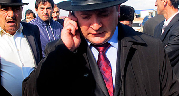 Секретарь Совета безопасности Ингушетии Бекхан Атигов на митинге в Магасе, 18 октября 2010 года. Фото "Кавказского узла"