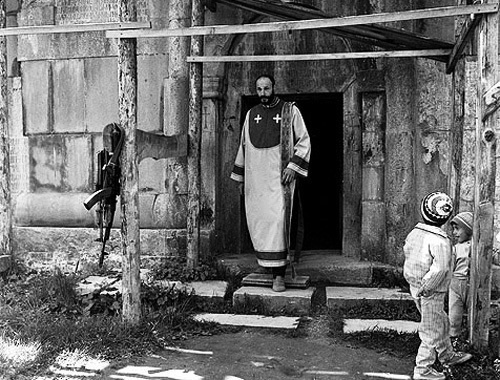 Монастырь Гандзасар, восстанавливаемый после войны. Нагорный Карабах, конец 90-х годов. Фото: www.gandzasar.ru, автор А. Берберян