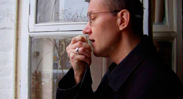 Олег Шеин выступает перед астраханцами во время политической голодовки в марте 2010 года. Фото "Кавказского узла"