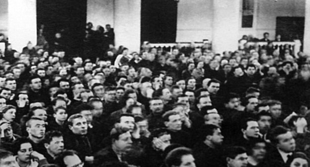 Судебный процесс над членами Союзного бюро ЦК РСДРП (меньшевиков) в Колонном зале Дома Союзов. Москва, 1931 год. Фото с сайта http://ru.wikipedia.org