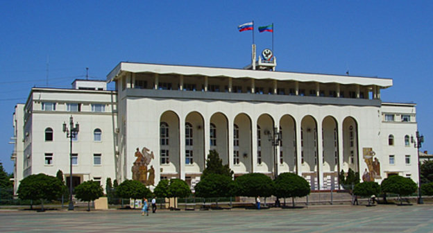 Администрация президента и правительства Дагестана в Махачкале. Фото: www.flickr.com/photos/verbatim