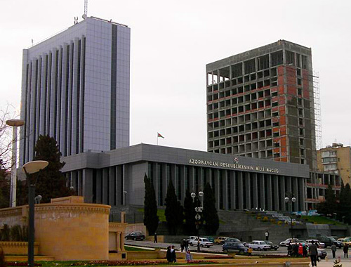 Парламент Азербайджана в Баку. Фото: www.flickr.com/photos/tm-tm