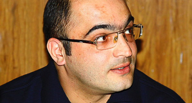 Эйнулла Фатуллаев в Гарадагском районном суде Баку, 14 октября 2010 года. Турхан Каримов для "Кавказского узла"