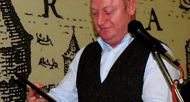 Главный редактор "ДОШ" Исрапил Шовхалов получает премию "За свободу печати" 2010 года. Стамбул, 2 ноября. Фото "Кавказского узла"