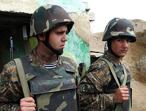Армянские военнослужащие на карабахско-азербайджанской линии соприкосновения. Фото: www.azatutyun.am
