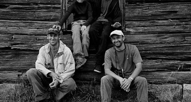 Слева направо: Михаил Кричман, Иван Добронравов, Владимир Гарин и Андрей Звягинцев на съемках фильма "Возвращение", представленного на фестивале в Тбилиси. Фото: http://ruskino.ru, автор Владимир Мишуков 