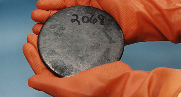 Диск высокообогащенного урана. Фото с сайта http://ru.wikipedia.org