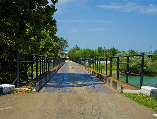 Мост через реку Ингур. Фото с сайта http://ru.wikipedia.org