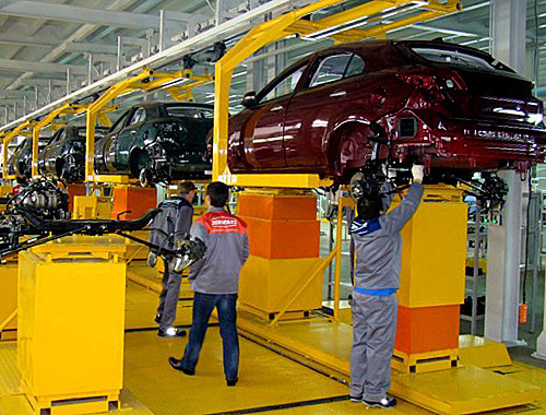 Производство автомобилей "Хайма" на заводе "Дервейс", Черкесск, 8 ноября 2010 года. Фото с сайта www.kchr.info