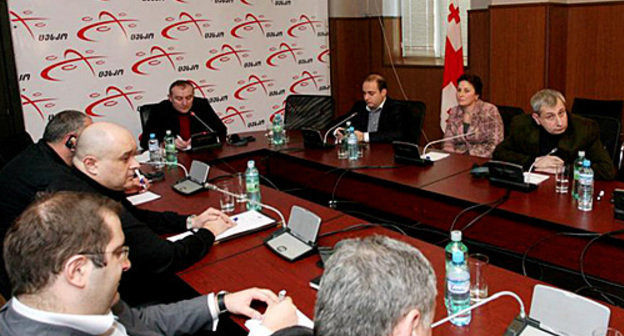 Встреча представителей ведущих политических партий Грузии в здании ЦИК. Тбилиси, 17 ноября 2010 года. Фото с сайта www.radiotavisupleba.ge